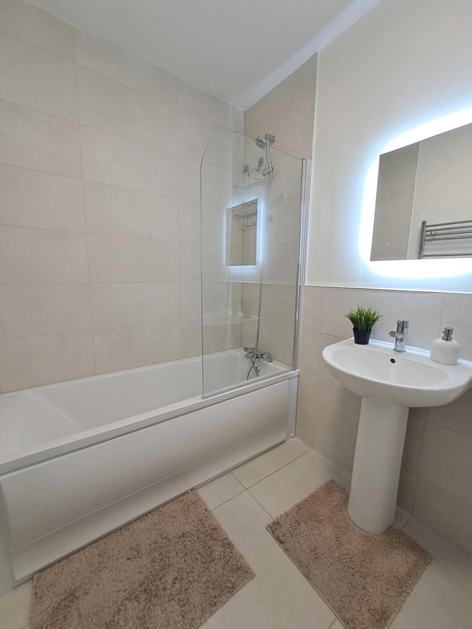 Cozy Bedroom In Lucan, Dublin Ngoại thất bức ảnh